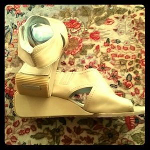 Vintage Angela Falconi Leather Wedge Sand…